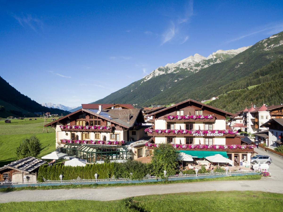 Hotel Berghof Neustift im Stubaital Esterno foto