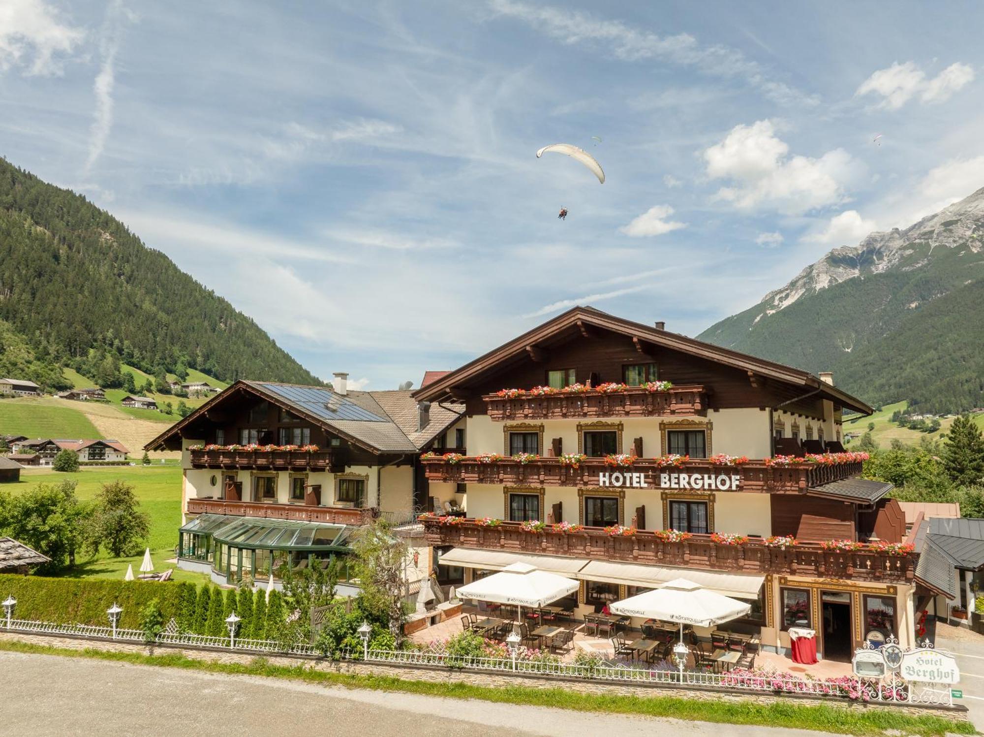 Hotel Berghof Neustift im Stubaital Esterno foto