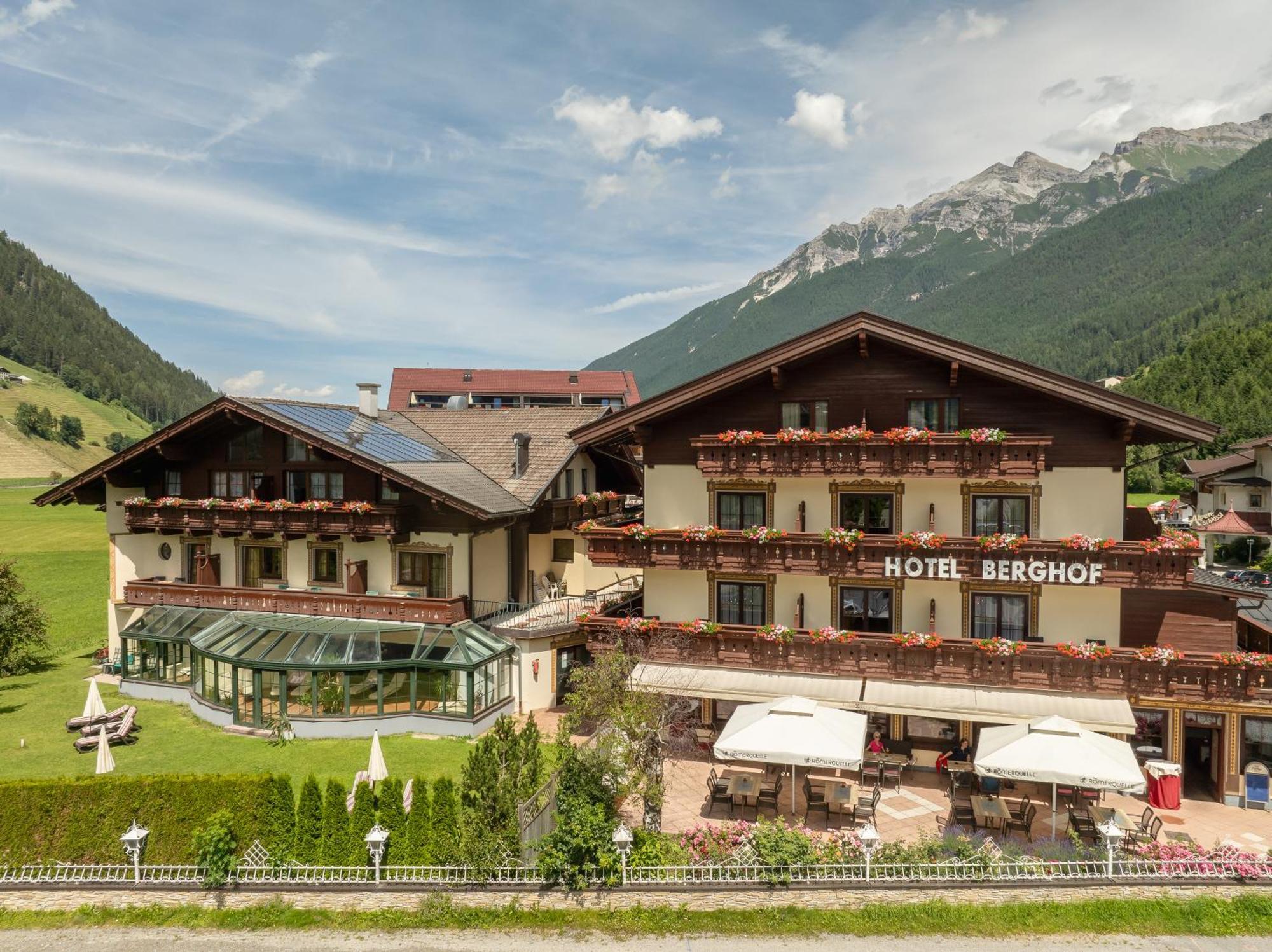 Hotel Berghof Neustift im Stubaital Esterno foto