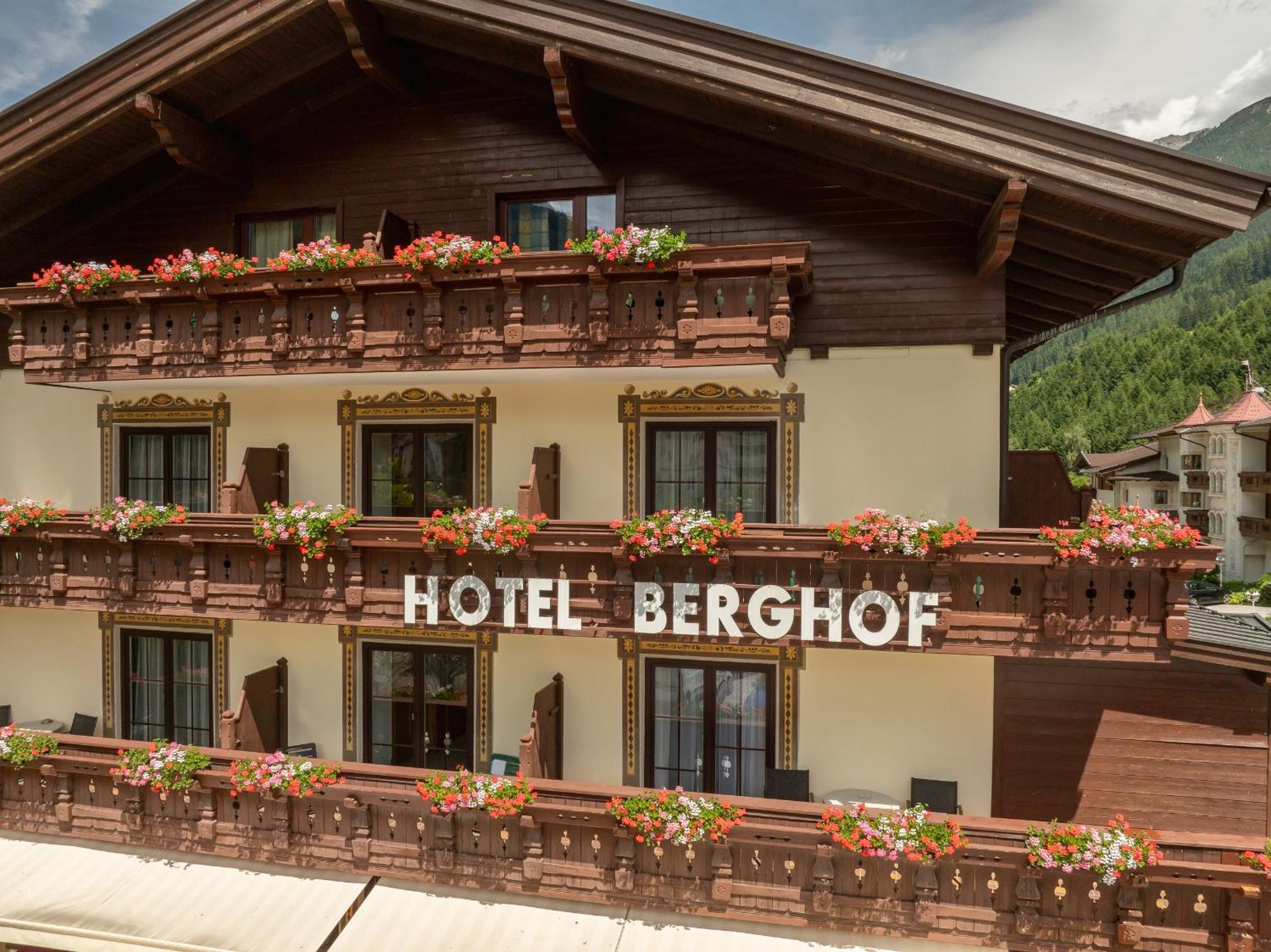 Hotel Berghof Neustift im Stubaital Esterno foto
