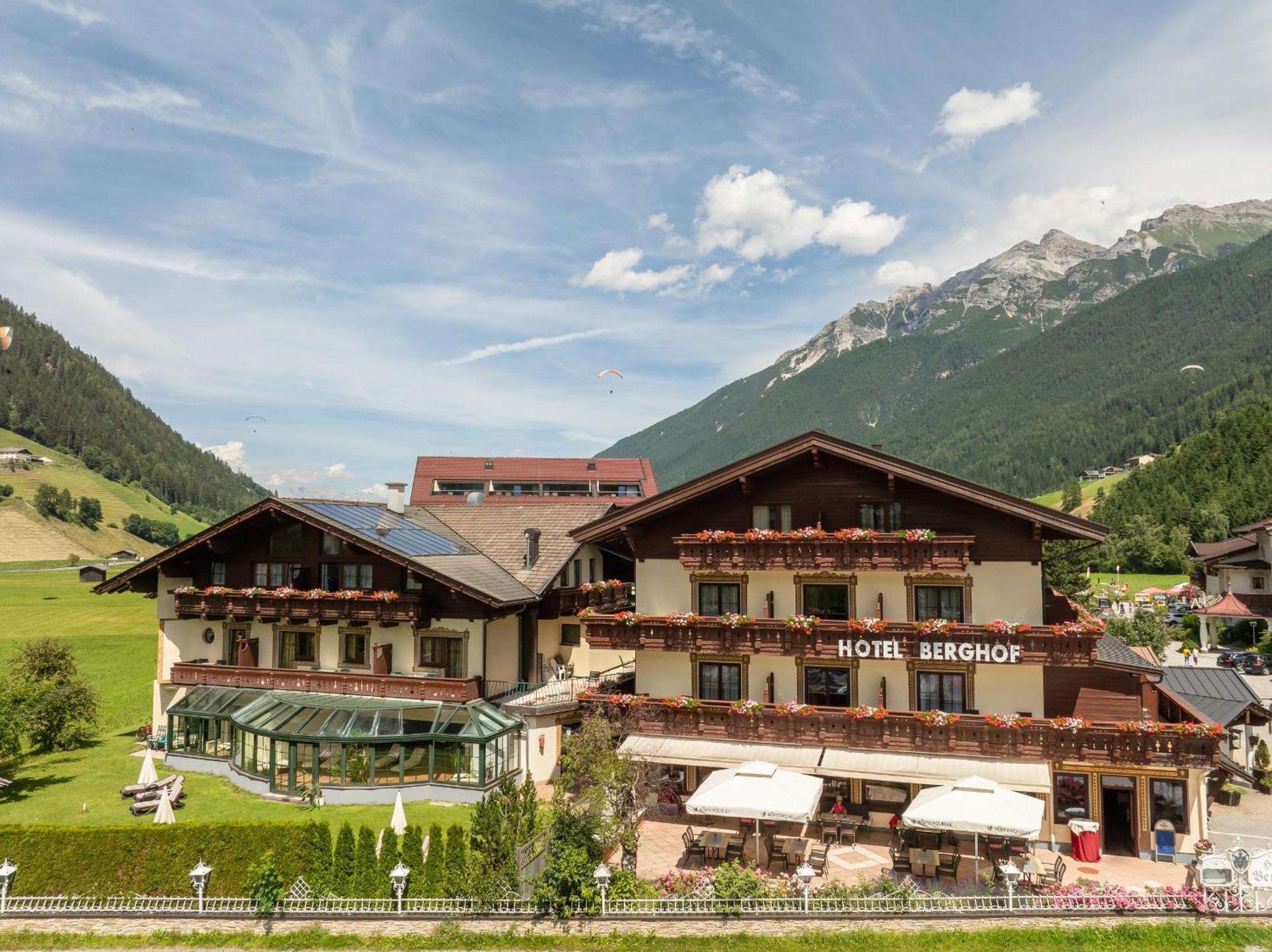 Hotel Berghof Neustift im Stubaital Esterno foto