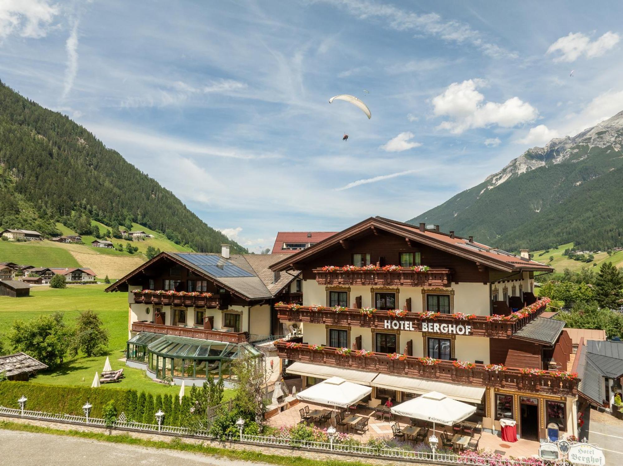 Hotel Berghof Neustift im Stubaital Esterno foto