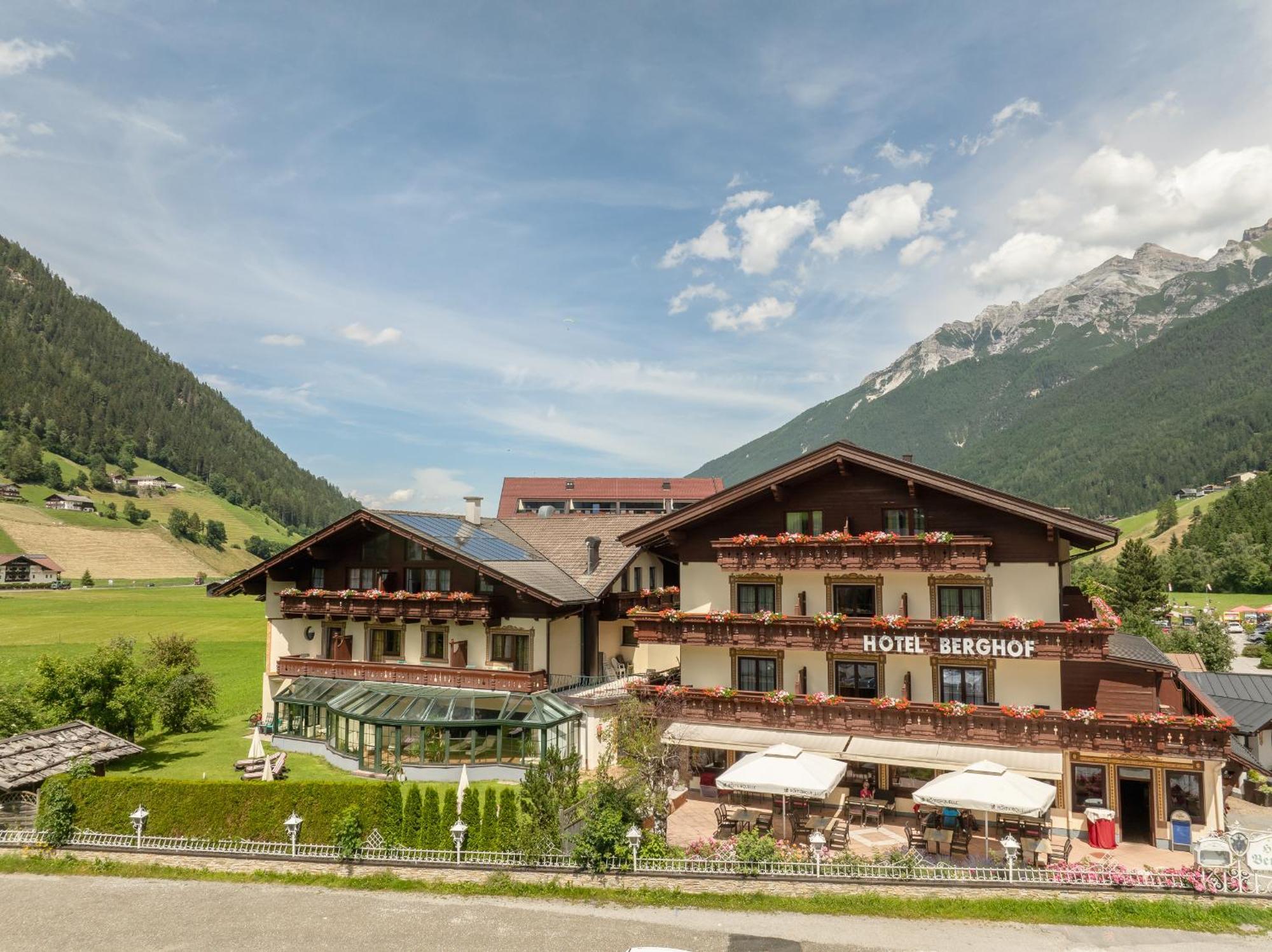 Hotel Berghof Neustift im Stubaital Esterno foto